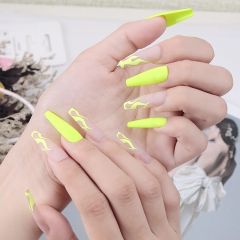 Matte Fluorescerend Gele Vlam Press On Nails Lange Kistvorm Kunstnagels Voor Vrouwen Manicure