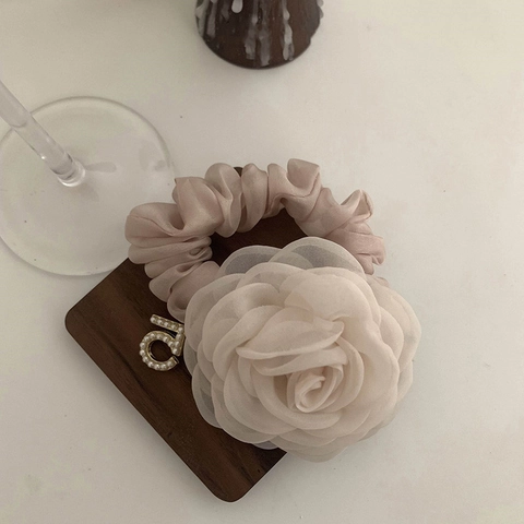 Elastico per Capelli con Fiore di Camelia in Organza Stile Coreano per Donna Elegante Elastico Beige con Ciondolo Perla Numero 5