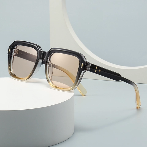 Retro Square Oversized Sunglasses With Metal Star Rivets UV400 Protection PC Lenses Gradient Fashion Eyewear