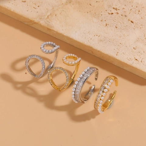 Geometrischer Künstliche Perlen Zirkon Offener Verstellbarer Ring Kupfer 14K Vergoldet Französischer Luxus Elegant Mode Für Damen