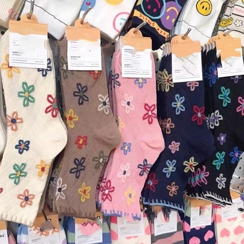 Women Cotton Blend Mid Calf Socks Retro Argyle Pattern 3D Colorful Flower Embroidery Sweet Scalloped Trim Crew Socks