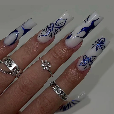 Faux Ongles Longs Coffin Motif Papillon Bleu Et Flamme Paillettes Fines Base Blanche Ongles Artificiels