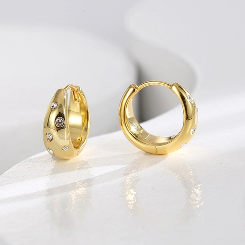 Boucles D'oreilles Créoles Larges En Cuivre Avec Placage Or 18K Et Zircon Blanc Dispersé Bijoux Huggie Géométriques Pour Femme