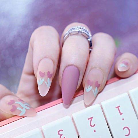 Press On Nails Lange Amandelvorm Mat Rozerood Tulp Bloem Print Zoete Ins Stijl Kunstnagels Voor Vrouwen