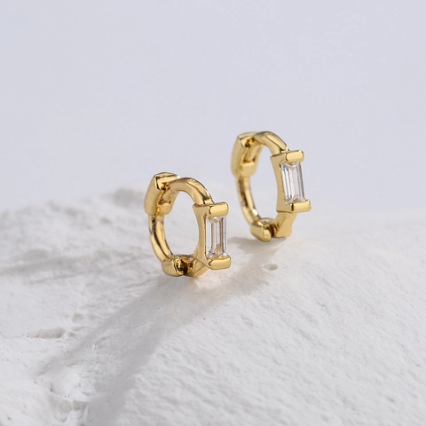 Boucles D'oreilles Huggie Hoop En Laiton Plaqué Or 18K Zircon Cubique Pendentif Croix Géométrique Bijoux Minimalistes Pour Femmes