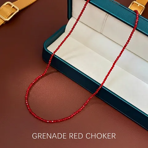 Elegante Rode Kristallen Kralen Ketting Met Legering Sluiting Eenvoudige Minimalistische Sleutelbeenketting Voor Dames