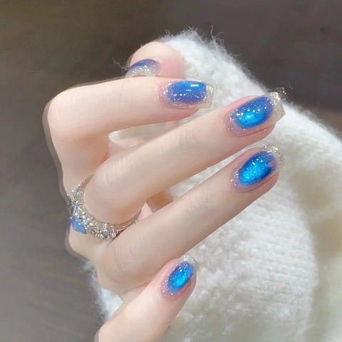 Blue Sapphire Cat Eye Press On Nails Silver Glitter Gradient Short Square Round Artificial Fake Fingernails For Women Elegant Luxury