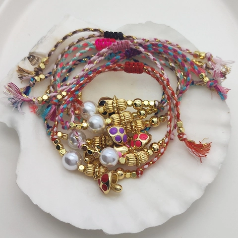 Bohemian Handgewebtes Seil Armband Mit 18K Vergoldeten Kupferperlen Imitation Künstliche Perle Und Emaille Pilz Anhänger Für Frauen