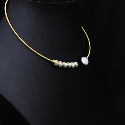 GLSEEVO Handgefertigter 18K Vergoldeter Halsreif aus Messing mit Natürlichen Süßwasserperlen für Damen Minimalistischer Eleganter Schmuck
