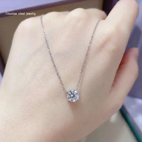 Collana Con Pendente In Zircone Rotondo Solitario Acciaio Al Titanio Montatura A Quattro Griffe Gioielli Per Donna