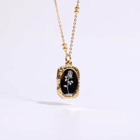 Birth Flower Pendant Necklace Stainless Steel Gold Plated Vintage Medieval Rose Charm Jewelry For Women Elegant Gift