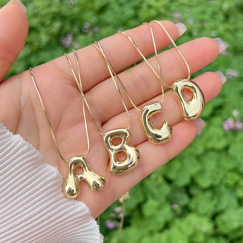 Collier Avec Pendentif Initiale Cuivre Plaqué Or 18K Style Ballon Alphabet Bulle Puffy Bijoux De Mode Minimaliste Femmes