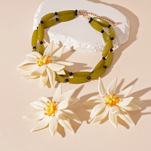 Übertriebener Weißer Blumen Schmuck Halskette Und Silberne Ohrstecker Mit Harz Kristall Bambus Perlen Für Damen