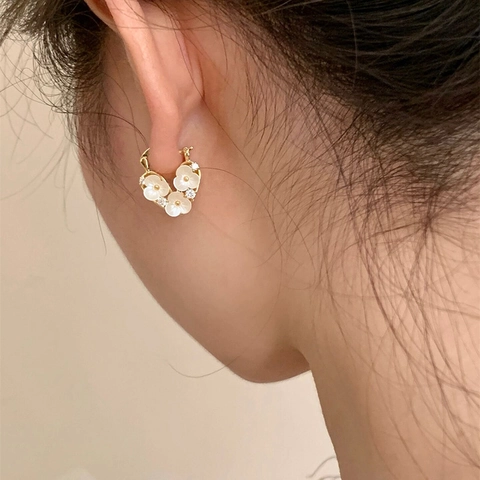 Pendientes De Aro Con Flores Y Corazón De Aleación Chapada En Oro Con Perla Artificial De Imitación Y Circón Diseño De Concha