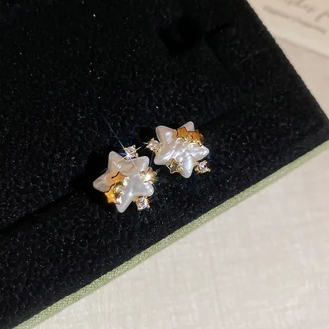 Orecchini A Stella Rame Placcato Oro 14K Madreperla Sintetica Zircone E Perno In Argento Sterling 925 Per Donna