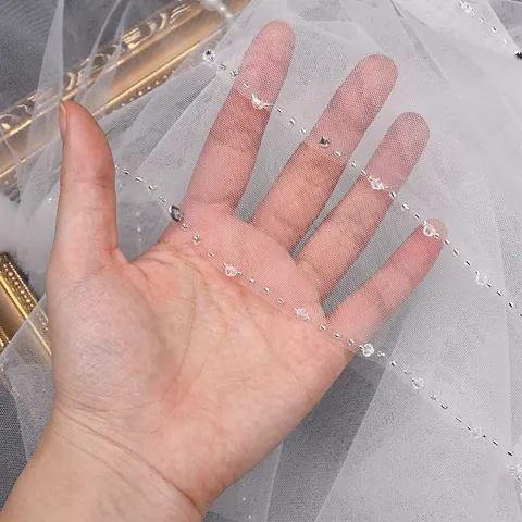 Voile De Mariée Élégant Avec Bordure Perline Strass Tulle Fait Main Accessoire Cheveux Mariage Avec Peigne