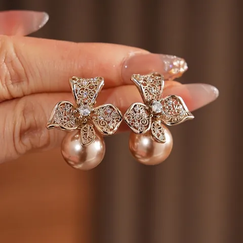Orecchini A Pendente Con Künstliche Perle A Fiore Cavo Con Zircone Intarsio In Rame Perno In Argento Stile Retro Elegante Per Donna