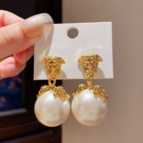 Vintage Baroque Dangle Earrings With 925 Sterling Silver Earring Post Alloy Gold Embossed Portrait Artificial Pearl Elegant