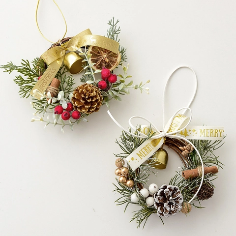 Mini Corona Di Natale Ornamenti Appesi Con Pigne Bacche Campanelli Aghi Di Pino Per Decorazione Albero Porta