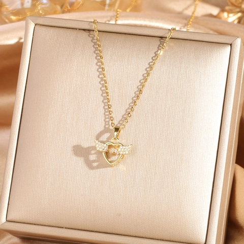 Collana con Pendente a Cuore con Ali d'Angelo in Acciaio al Titanio con Strass Incastonati Catena da Clavicola per Donna Gioielli alla Moda