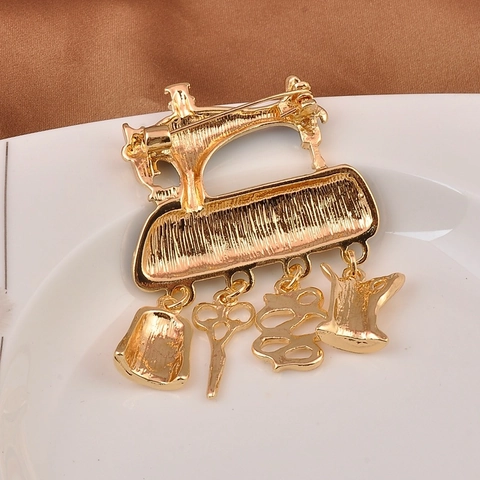 Broche Máquina De Coser Vintage Aleación Esmalte Alfiler De Seguridad Con Tijeras Cinta Métrica Dedal Joyería Creativa