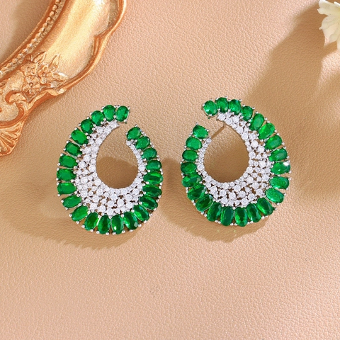 Orecchini A Cerchio A C Con Zirconi Verde Smeraldo Micro Intarsiati Con Perno In Argento Gioielli In Rame Di Lusso
