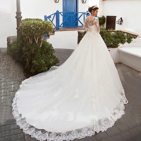 Robe De Mariée Élégante En Dentelle Blanche Manches Longues Encolure Illusion Robe De Bal Avec Broderie Longue Traîne