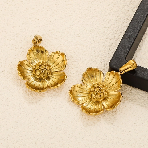 Pendente A Fiore In Acciaio Inossidabile Per La Creazione Di Gioielli Fai Da Te Accessori Charme Floreali Placcati Oro 18K