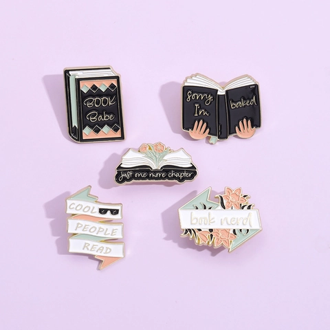 Creative Spille a Forma di Libro in Smalto per Zaino Vestiti Amanti dei Libri Regalo Lega Spille da Bavero Distintivi in Metallo Accessori Cool People Read