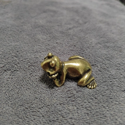 Miniature Frog Figurine Brass Alloy Retro Copper Statue Creative Desktop Ornament Vintage Animal Tea Pet Home Decor