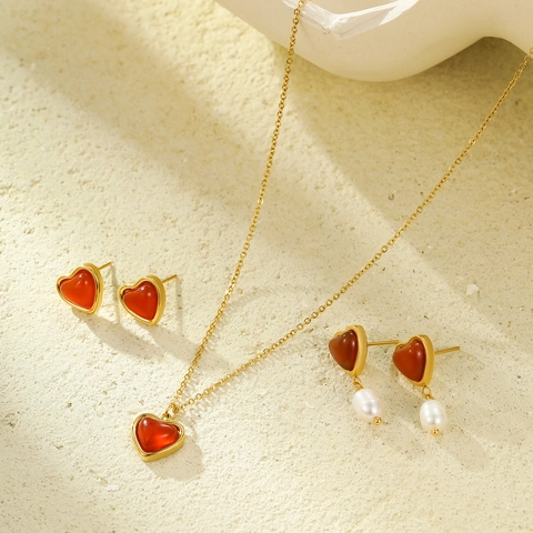 Conjunto de Collar Corazón de Ágata Roja de Acero Inoxidable Vintage y Pendientes de Perla Artificial Joyería Chapada en Oro de 18K