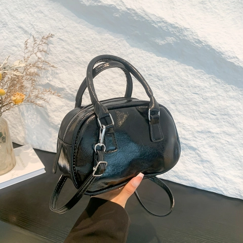 Mini Sac Boston Femmes PU Cuir Métallique Texture Plissée Sac À Main Bandoulière Rétro Style De Rue Élégant