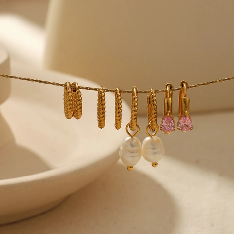Edelstahl Creolen Gold Plattiert Gedreht Künstliche Perlen CZ Geometrische Mode Schmuck Für Frauen