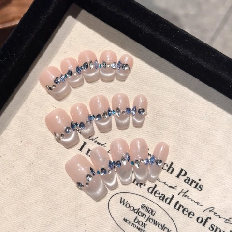 Press On Nägel Katzenaugeneffekt Französischer Stil Mit Blauen Rhinestones Schimmer Silbergrau Künstliche Nägel Frauen