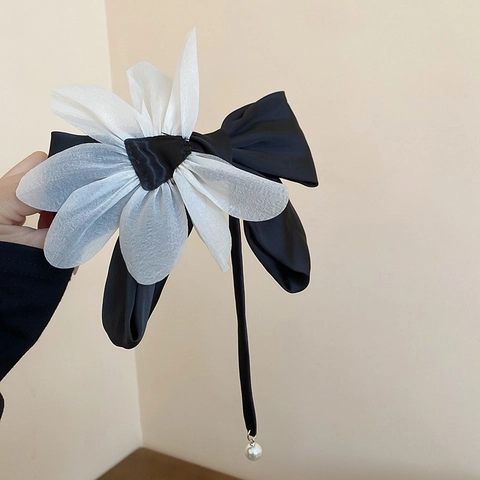 Elegante Grote Haarclip Zwarte Satijnen Strik Met Witte Organza Bloem Kunstparelhanger Frans Vintage Haarspeld