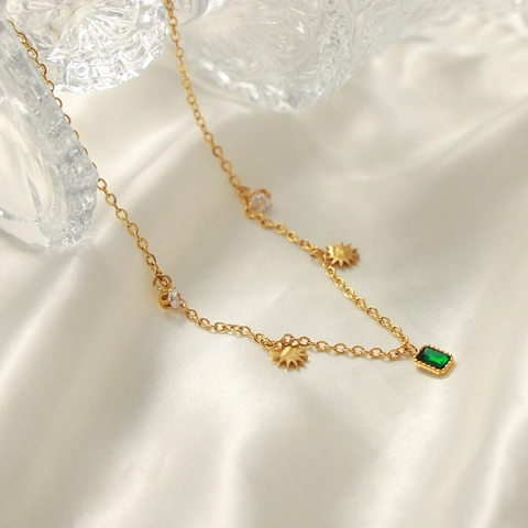 Vintage Titanium Steel Green Zirconia Pendant Necklace For Women Emerald Cut Stone Star Sun Charm Gold Plated Jewelry Gift
