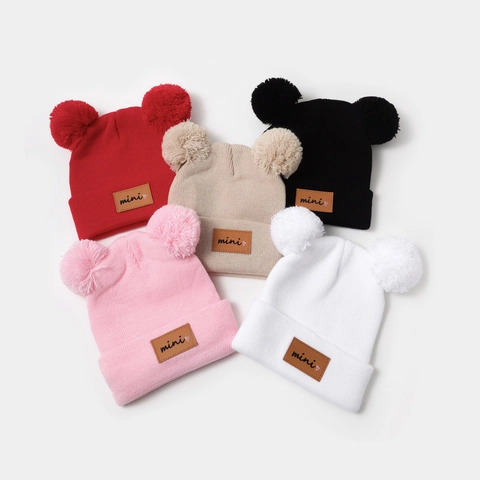 Bonnet En Tricot Pour Bébé Chaud Hiver Double Pompons En Fausse Fourrure Mignon Mini Patch En Cuir Pour Tout-Petit