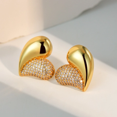 Pendientes De Botón Corazón Oro Cobre Con Circonita Blanca Asimétrico Micro Pavé Pulido Pequeño Simple Para Mujer