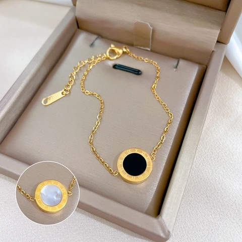 Stainless Steel Roman Numeral Round Pendant Bracelet Women Retro Minimalist Double Sided Shell Inlay Elegant Fashionable