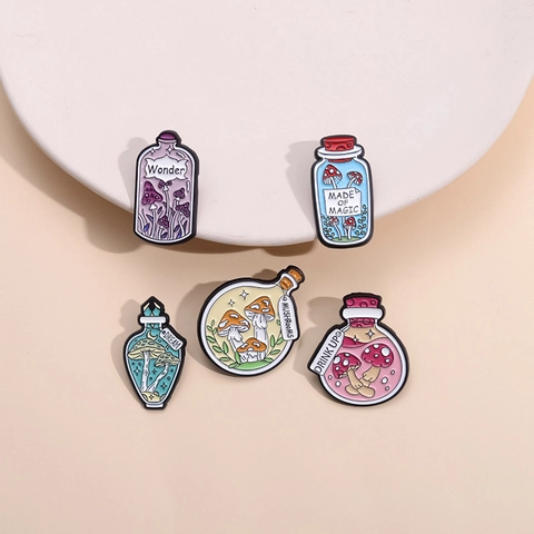 Magische Zaubertrankflasche Emaille Pin Set Cartoon Pilz Legierung Brosche Abzeichen Für Kleidung Rucksack Damen Herren Schmuck