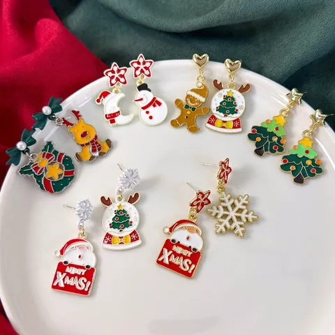 Weihnachts Ohrringe Legierung Emaille Asymmetrisch Stecker Weihnachtsmann Elch Schneemann Weihnachtsbaum Party Schmuck Damen