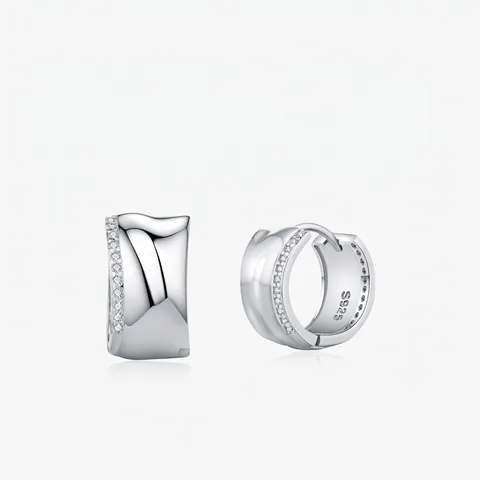 Golvende Huggie Hoop Oorbellen 925 Sterling Zilver Met Sprankelende Zirkonia Elegante Vloeibaar Metaal Stijl Voor Dames