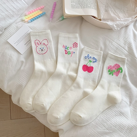 Damen Weiße Crew Socken Baumwolle Bestickt Süße Cartoon Herz Hase Kirsche Atmungsaktiv Weich Alltag Lässige Mode Socken