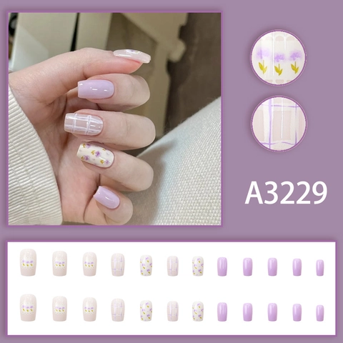 Violette Florale Karierte Kunstnägel Kurze Quadratische Form Künstliche Fingernägel Frauen Täglicher Gebrauch ABS Material