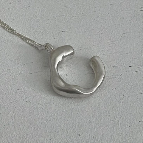 Collana In Argento Sterling 925 Con Pendente A Forma Di C Organica Irregolare Minimalista Geometrico Finitura Opaca Per Donna