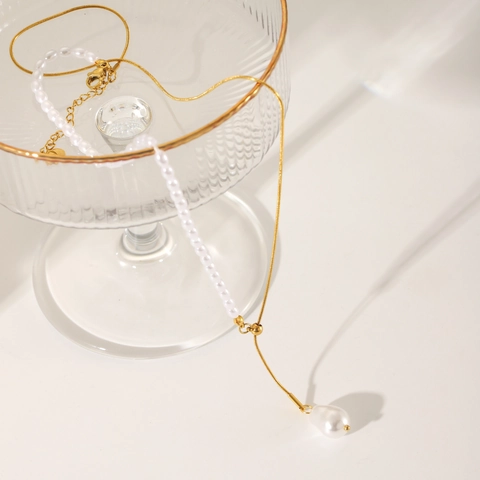Collar En Y De Acero Inoxidable Con Perlas Artificiales Cadena De Serpiente Asimétrica Bañado En Oro Colgante Perla Barroca Artificial Ajustable Para Mujer