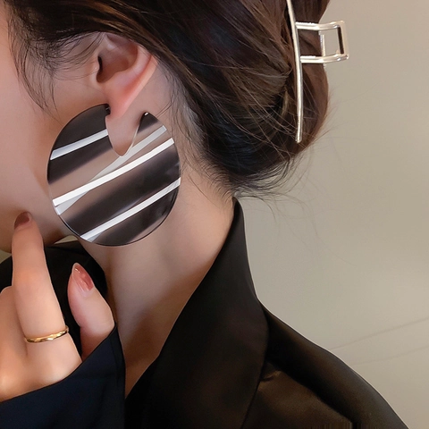 Große Runde Creolen Schwarz Weiß Gestreift Acryl Geometrischer Modeschmuck Mit 925 Sterling Silber Ohrstecker