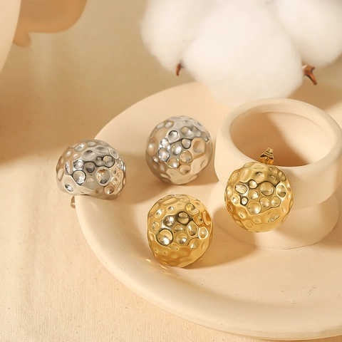 Pendientes De Esfera De Acero Inoxidable Bañados En Oro De 18K Textura De Lava Martillada Hemisferio Para Mujer