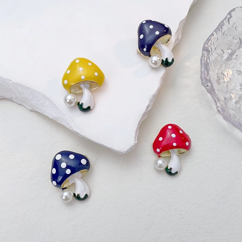 Schattige Paddestoel Emaille Broche Pin Met Imitatie Kunstparel Stip Ontwerp Zinklegering Borstspeld Voor Vrouwen Meisjes Sieraden Sjaal Gesp Accessoire