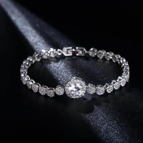 Bracciale da Donna Elegante in Rame con Strass Placcato Argento Lucido a Forma di Cuore per Matrimonio Festa Gioielli